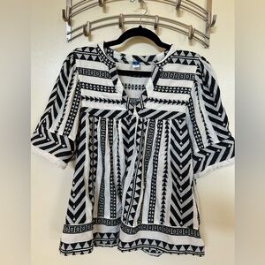 Old Navy Black and White Boho Top Size Medium